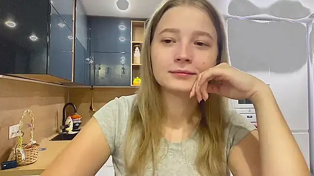 Snapshot of CharmingSarah chatting on September 13, 3:45 pm CharmingSarah online show from September 13, 3:45 pm