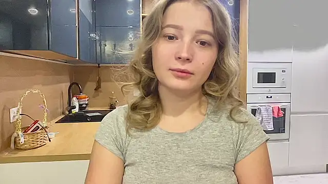 Snapshot of CharmingSarah chatting on September 26, 3:27 pm CharmingSarah online show from September 26, 3:27 pm