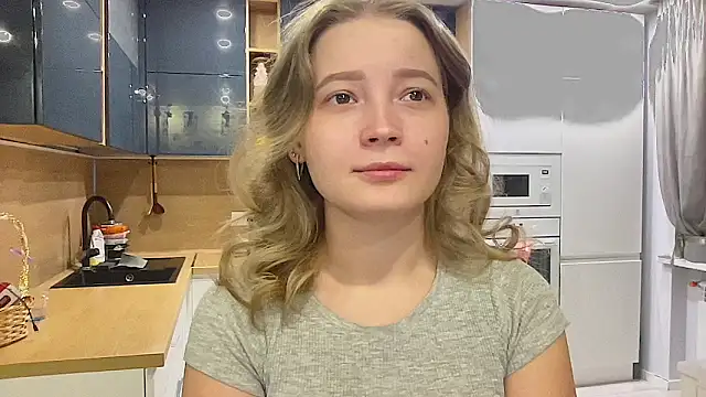 Snapshot of CharmingSarah chatting on September 27, 3:28 pm CharmingSarah online show from September 27, 3:28 pm