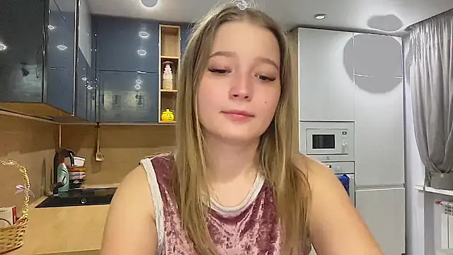 Snapshot of CharmingSarah chatting on November 5, 2:39 pm CharmingSarah online show from November 5, 2:39 pm