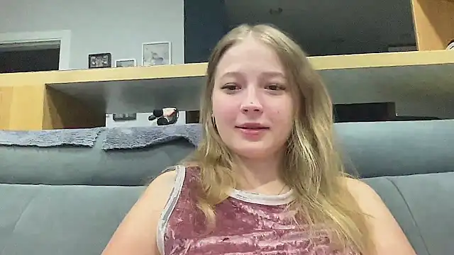 Snapshot of CharmingSarah chatting on November 13, 5:34 pm CharmingSarah online show from November 13, 5:34 pm