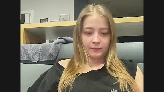 Snapshot of CharmingSarah chatting on February 25, 5:33 pm CharmingSarah online show from February 25, 5:33 pm