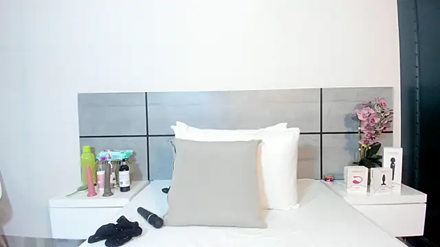 Snapshot of EmmaSmith2 chatting on January 14, 2:50 am EmmaSmith2 online show from January 14, 2:50 am