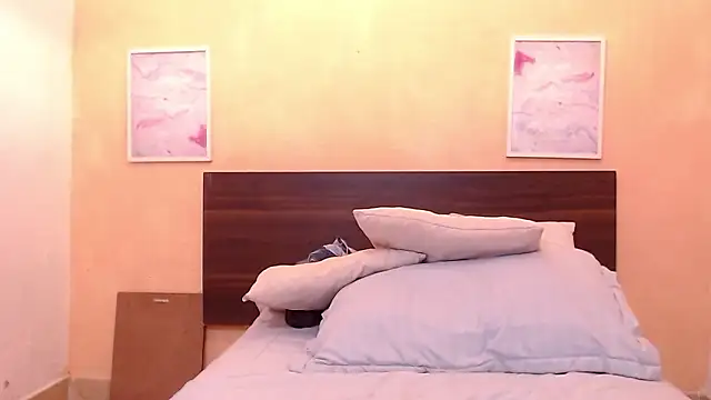 Snapshot of scaelettdubois chatting on December 3, 2:47 am scaelettdubois online show from December 3, 2:47 am