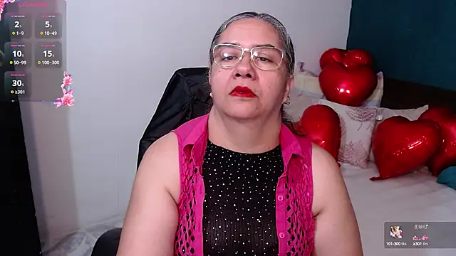 Snapshot of scaelettdubois chatting on February 13, 9:06 pm scaelettdubois online show from February 13, 9:06 pm