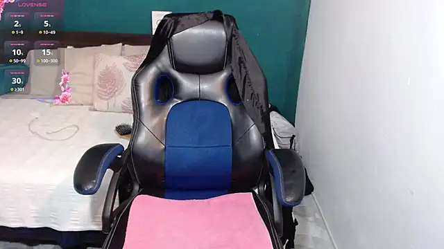 Snapshot of scaelettdubois chatting on March 7, 2:36 am scaelettdubois online show from March 7, 2:36 am