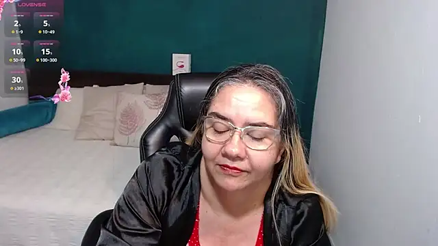 Snapshot of scaelettdubois chatting on March 7, 5:40 am scaelettdubois online show from March 7, 5:40 am