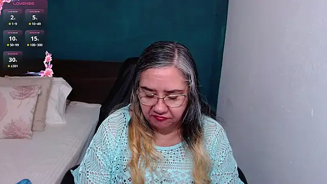 Snapshot of scaelettdubois chatting on September 21, 9:05 pm scaelettdubois online show from September 21, 9:05 pm