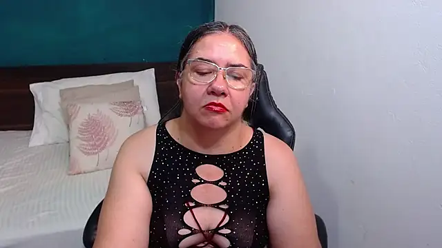 Snapshot of scaelettdubois chatting on November 15, 11:10 pm scaelettdubois online show from November 15, 11:10 pm