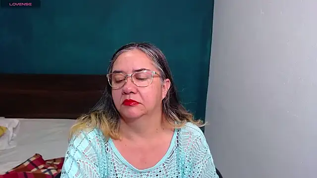 Snapshot of scaelettdubois chatting on November 28, 11:51 pm scaelettdubois online show from November 28, 11:51 pm