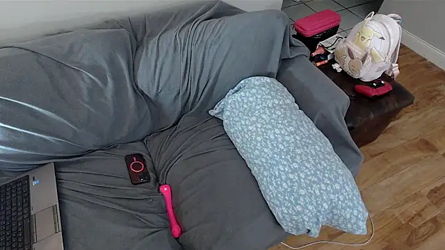 Snapshot of EmoDream1998 chatting on March 7, 6:33 pm EmoDream1998 online show from March 7, 6:33 pm