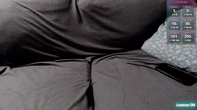 Snapshot of EmoDream1998 chatting on October 29, 8:27 am EmoDream1998 online show from October 29, 8:27 am