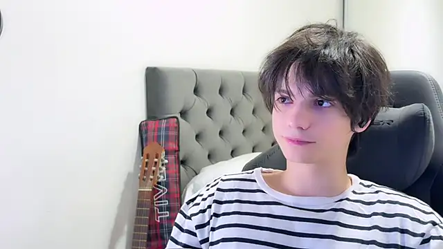 Snapshot of SasukeUhchiaa chatting on December 5, 1:14 am SasukeUhchiaa online show from December 5, 1:14 am