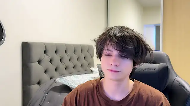 Snapshot of SasukeUhchiaa chatting on December 21, 10:28 am SasukeUhchiaa online show from December 21, 10:28 am