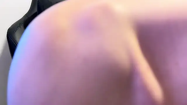 Snapshot of SasukeUhchiaa chatting on February 19, 1:40 am SasukeUhchiaa online show from February 19, 1:40 am