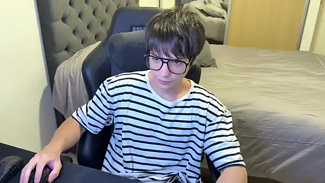 Snapshot of SasukeUhchiaa chatting on March 11, 11:48 pm SasukeUhchiaa online show from March 11, 11:48 pm