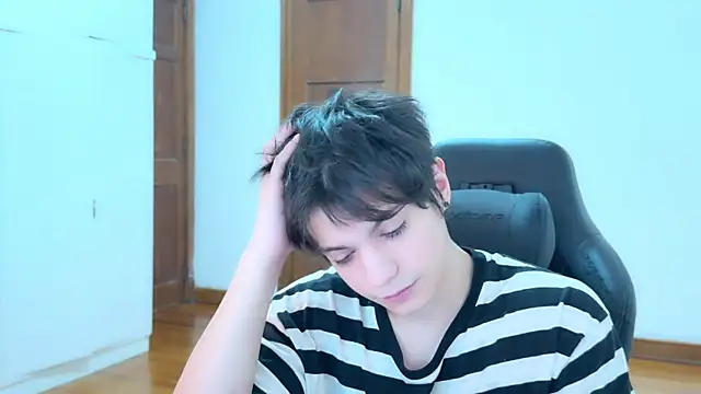 Snapshot of SasukeUhchiaa chatting on September 14, 4:17 pm SasukeUhchiaa online show from September 14, 4:17 pm