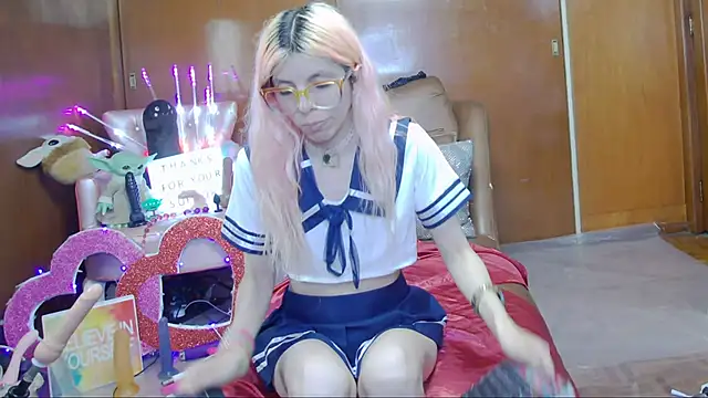 Snapshot of Skinygirl chatting on March 13, 3:54 am Skinygirl online show from March 13, 3:54 am