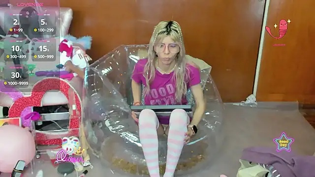 Skinygirl online show from January 5, 6:33 pm