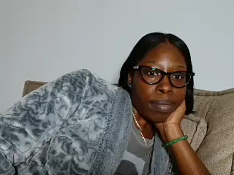 Snapshot of MadamIndigo chatting on November 19, 4:01 am MadamIndigo online show from November 19, 4:01 am