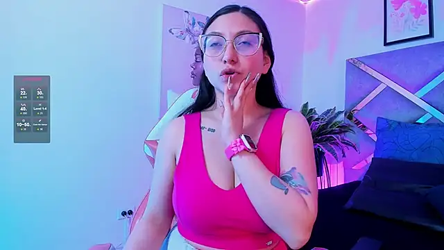 Snapshot of lucy_neil chatting on November 8, 2:34 am lucy neil online show from November 8, 2:34 am