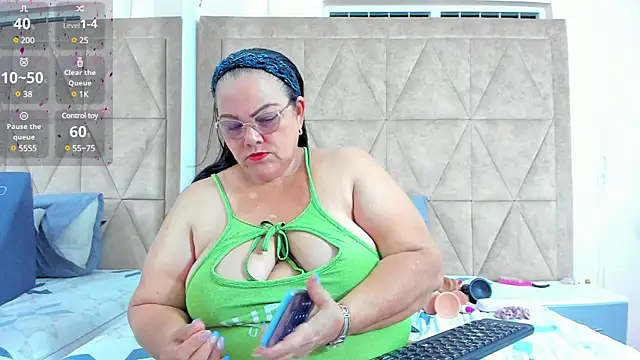 mommy cute online show from February 13, 3:07 am