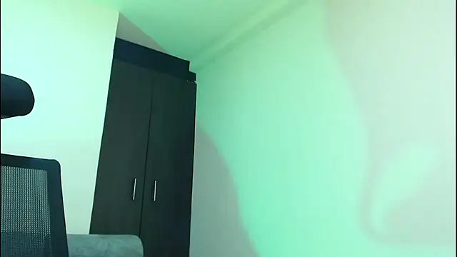 Snapshot of cowboyht chatting on November 23, 2:33 am cowboyht online show from November 23, 2:33 am