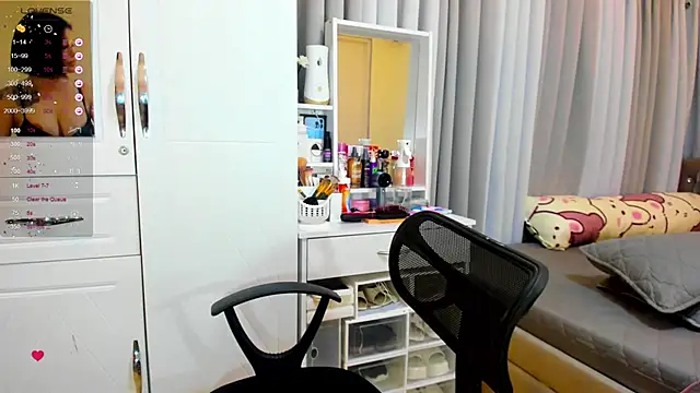 Snapshot of FuckDollNicky chatting on December 10, 5:39 am FuckDollNicky online show from December 10, 5:39 am