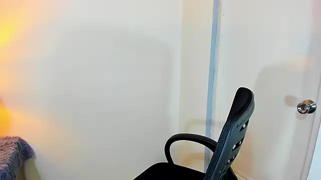 Snapshot of FuckDollNicky chatting on October 25, 6:24 pm FuckDollNicky online show from October 25, 6:24 pm