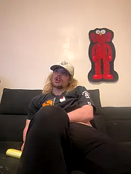 Snapshot of trippyski chatting on December 8, 4:46 am trippyski online show from December 8, 4:46 am