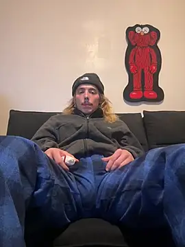 Snapshot of trippyski chatting on December 30, 3:03 am trippyski online show from December 30, 3:03 am