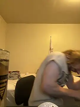 Snapshot of trippyski chatting on March 12, 5:02 am trippyski online show from March 12, 5:02 am