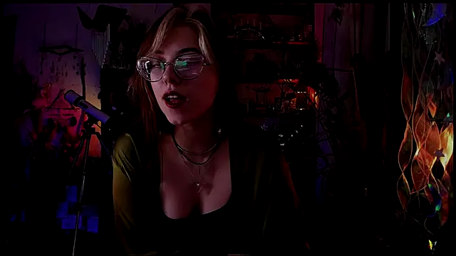 Scarlett Wanner online show from December 3, 8:06 pm