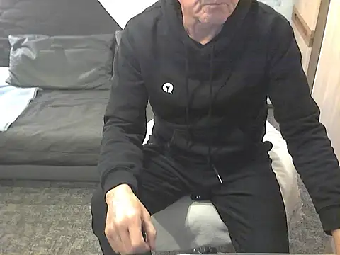 Snapshot of kiam471 chatting on November 12, 6:52 pm kiam471 online show from November 12, 6:52 pm