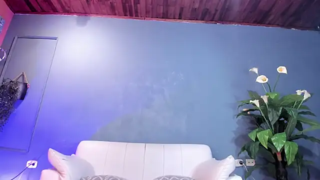 Snapshot of mensia_hernandz chatting on December 7, 1:40 pm mensia hernandz online show from December 7, 1:40 pm