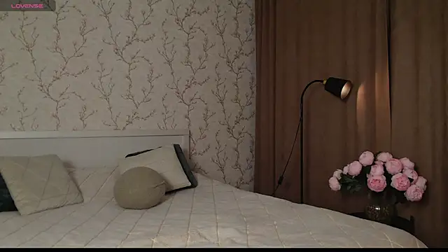 Snapshot of ly_lydia chatting on December 5, 3:15 am ly lydia online show from December 5, 3:15 am