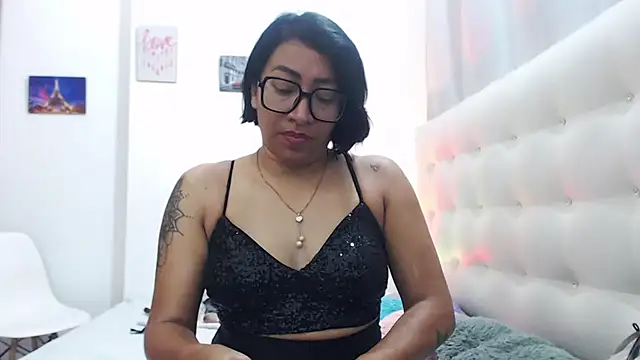 Snapshot of hornywife_ chatting on September 19, 7:25 pm hornywife online show from September 19, 7:25 pm