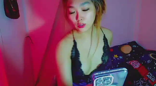 TR4NSCUTI3 online show from December 4, 10:19 pm