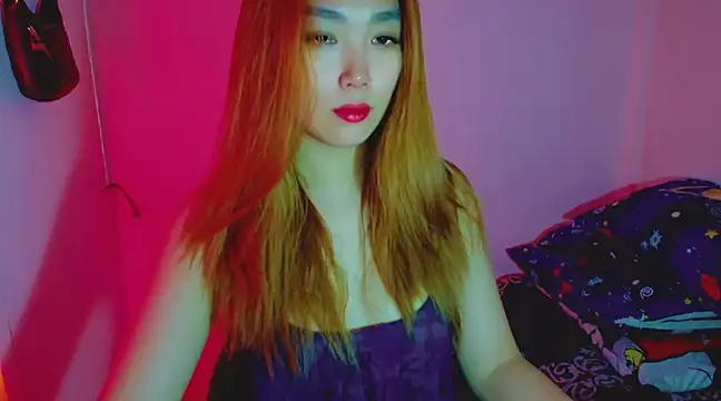 TR4NSCUTI3 online show from December 6, 1:51 am