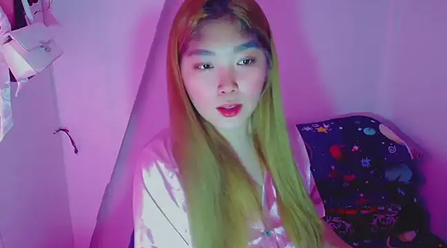 TR4NSCUTI3 online show from February 17, 9:52 pm