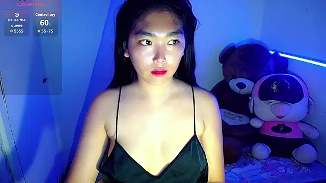 TR4NSCUTI3 online show from September 15, 12:27 pm