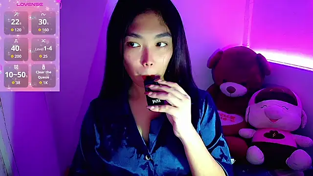 TR4NSCUTI3 online show from October 19, 7:36 pm