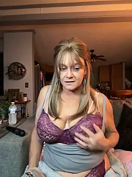 Snapshot of cowgirlc chatting on November 2, 2:47 am cowgirlc online show from November 2, 2:47 am