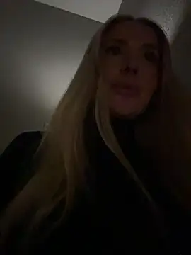 Snapshot of EmaSalis chatting on November 16, 7:30 pm EmaSalis online show from November 16, 7:30 pm