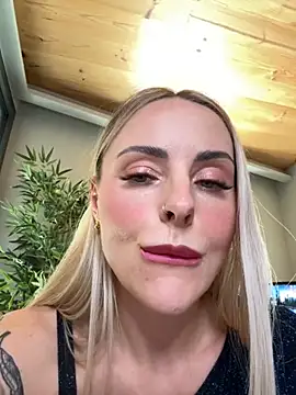 Snapshot of EmaSalis chatting on November 19, 12:49 pm EmaSalis online show from November 19, 12:49 pm