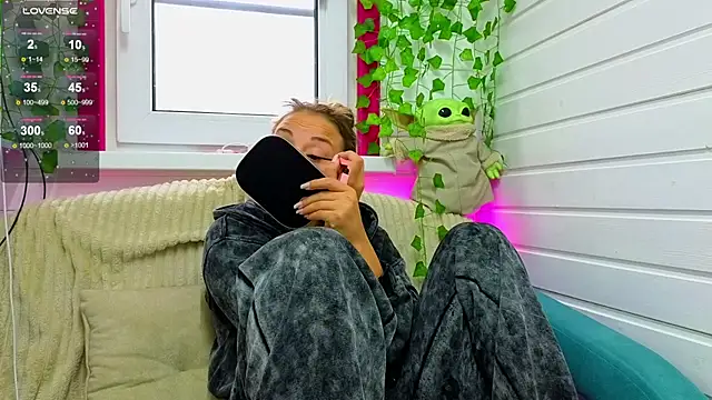 Snapshot of Misss_Vikk chatting on September 20, 6:25 am Misss Vikk online show from September 20, 6:25 am