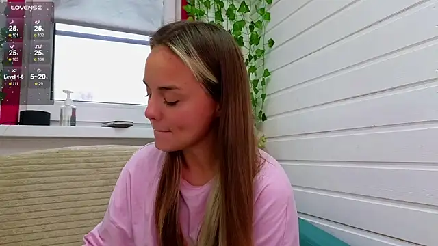 Snapshot of Misss_Vikk chatting on October 19, 6:47 am Misss Vikk online show from October 19, 6:47 am