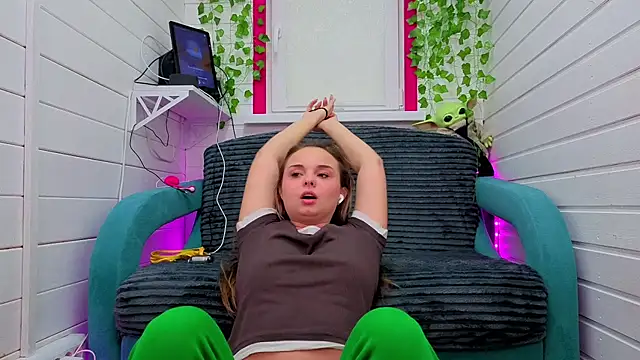 Snapshot of Misss_Vikk chatting on December 2, 6:30 am Misss Vikk online show from December 2, 6:30 am