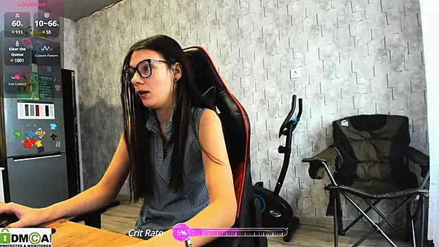 Snapshot of MollyLollipop chatting on December 6, 6:59 am MollyLollipop online show from December 6, 6:59 am