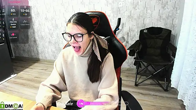 Snapshot of MollyLollipop chatting on December 10, 1:11 am MollyLollipop online show from December 10, 1:11 am